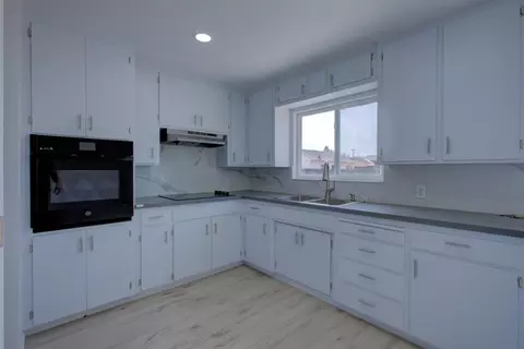 Kitchen - 1111 Richland Ave, Modesto, CA 95351 photo 2 of 3