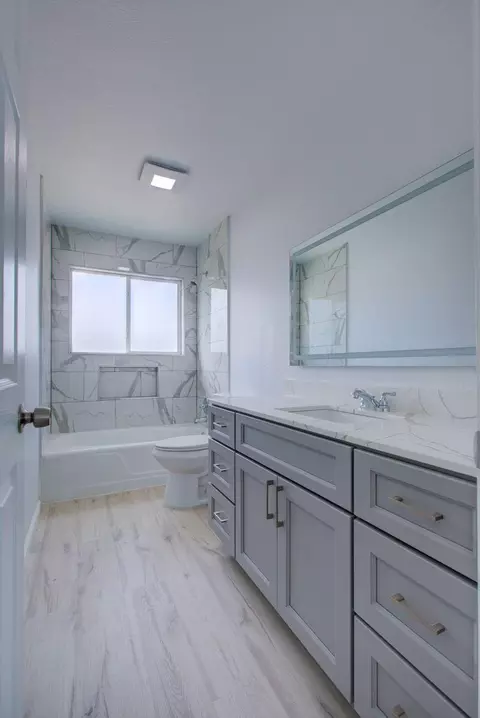 Bath - 1111 Richland Ave, Modesto, CA 95351 photo 1 of 2