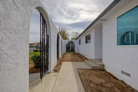 Exterior - 1111 Richland Ave, Modesto, CA 95351 photo 2 of 7