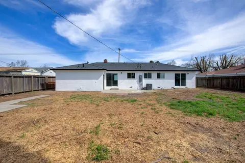 Exterior - 1111 Richland Ave, Modesto, CA 95351 photo 5 of 7