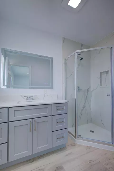 Bath - 1111 Richland Ave, Modesto, CA 95351 photo 2 of 2
