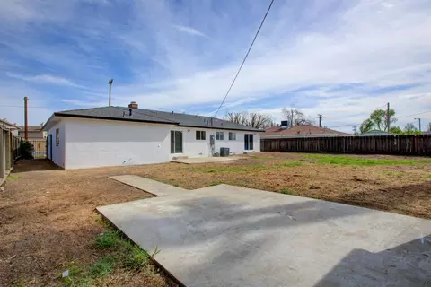Exterior - 1111 Richland Ave, Modesto, CA 95351 photo 4 of 7