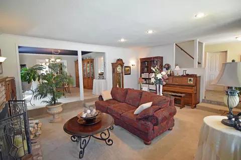 Living - 1701 Sylvia Ct, Turlock, CA 95382 photo 3 of 11