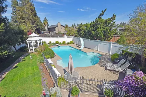 Exterior - 1701 Sylvia Ct, Turlock, CA 95382 photo 5 of 27