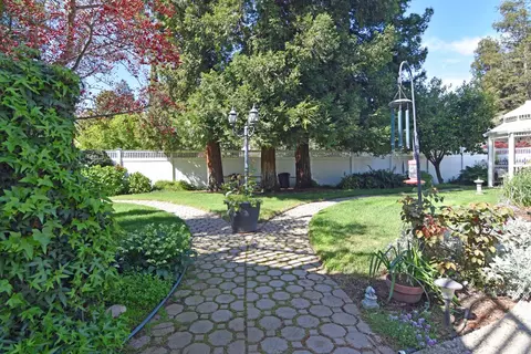 Exterior - 1701 Sylvia Ct, Turlock, CA 95382 photo 20 of 27