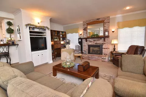 Living - 1701 Sylvia Ct, Turlock, CA 95382 photo 6 of 11