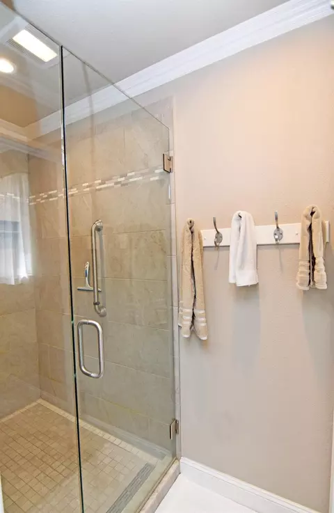 Bath - 1701 Sylvia Ct, Turlock, CA 95382 photo 6 of 9
