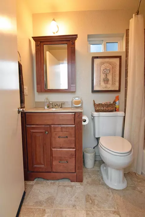 Bath - 1701 Sylvia Ct, Turlock, CA 95382 photo 8 of 9