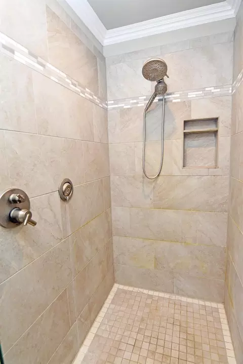 Bath - 1701 Sylvia Ct, Turlock, CA 95382 photo 7 of 9