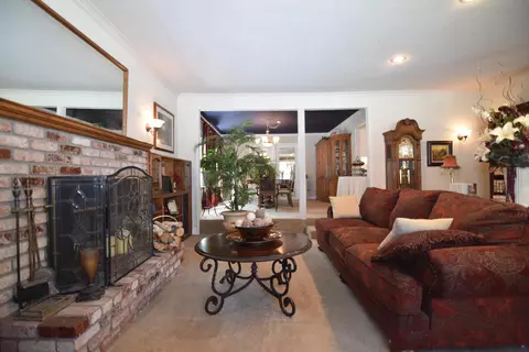 Living - 1701 Sylvia Ct, Turlock, CA 95382 photo 5 of 11