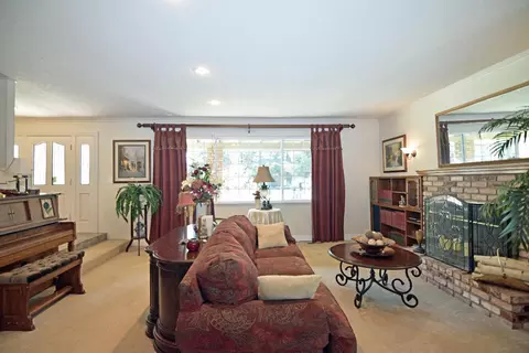 Living - 1701 Sylvia Ct, Turlock, CA 95382 photo 2 of 11