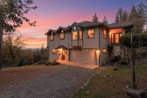 17833 Country Cir, Nevada City, CA 95959