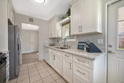 Kitchen - 7133 Grenola Way, Citrus Heights, CA 95621 photo 4 of 4