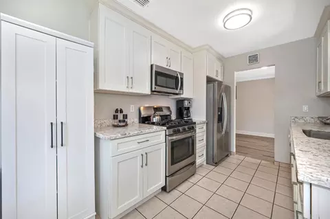 Kitchen - 7133 Grenola Way, Citrus Heights, CA 95621 photo 3 of 4