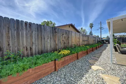 Exterior - 7133 Grenola Way, Citrus Heights, CA 95621 photo 12 of 20