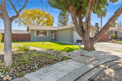 642 Wanzia Ct, Patterson, CA 95363 photo 2