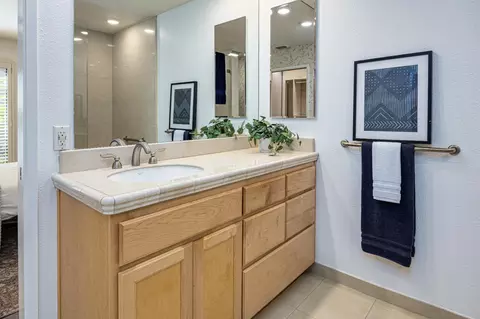 Bath - 413 E Ranch Rd, Sacramento, CA 95825 photo 1 of 4