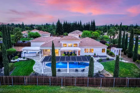 8537 Bridgestone Cres, Roseville, CA 95747