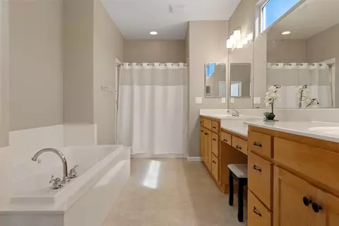 Bath - 2771 Amatchi Ct, Tracy, CA 95304 photo 3 of 4