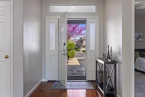Entry Way - 2771 Amatchi Ct, Tracy, CA 95304 photo 2 of 13