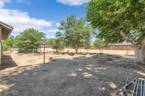 Exterior - 760 Sunnyside Ave, Clovis, CA 93611 photo 4 of 6