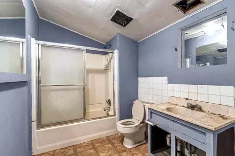 Bath - 760 Sunnyside Ave, Clovis, CA 93611 photo 1 of 1