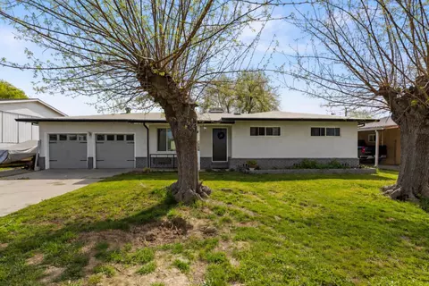 1984 15th St, Olivehurst, CA 95961