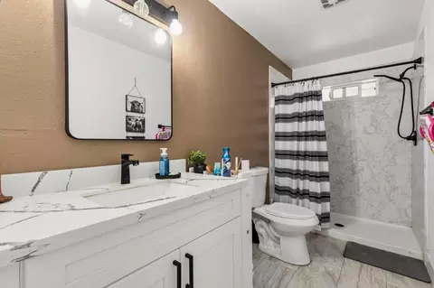 Bath - 1984 15th St, Olivehurst, CA 95961 photo 2 of 3