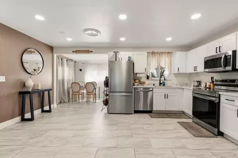Entry Way - 1984 15th St, Olivehurst, CA 95961 photo 1 of 4