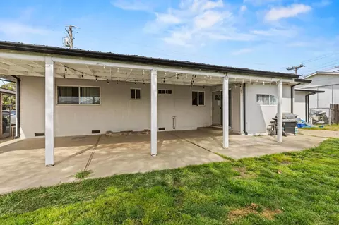 Exterior - 1984 15th St, Olivehurst, CA 95961 photo 4 of 8
