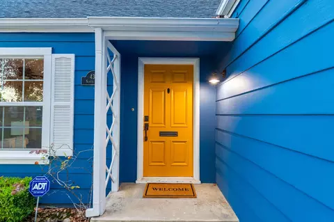 Entry Way - 435 Olive Ave, Modesto, CA 95350 photo 1 of 3