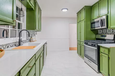 Kitchen - 435 Olive Ave, Modesto, CA 95350 photo 1 of 3