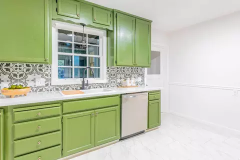 Kitchen - 435 Olive Ave, Modesto, CA 95350 photo 2 of 3