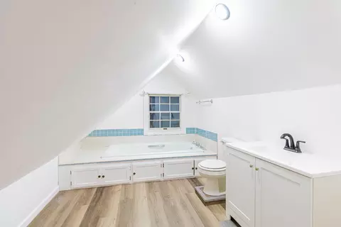 Bath - 435 Olive Ave, Modesto, CA 95350 photo 2 of 2