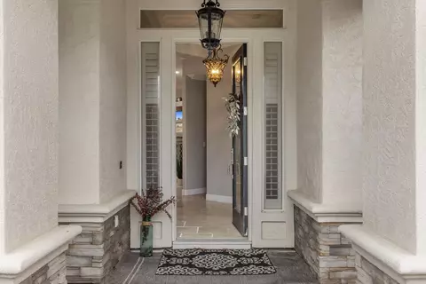 Entry Way - 2067 Robin Hood Ln, Merced, CA 95340 photo 1 of 13