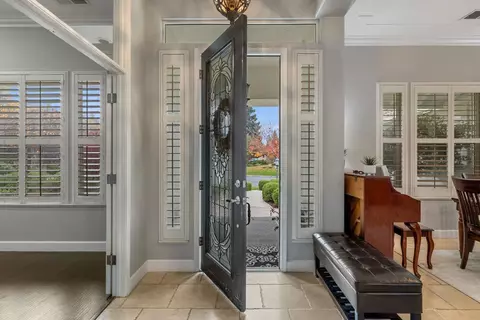 Entry Way - 2067 Robin Hood Ln, Merced, CA 95340 photo 2 of 13