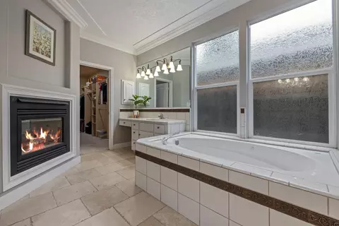 Bath - 2067 Robin Hood Ln, Merced, CA 95340 photo 6 of 7