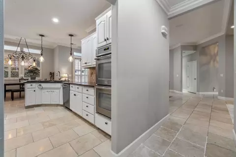 Entry Way - 2067 Robin Hood Ln, Merced, CA 95340 photo 8 of 13