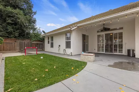 Exterior - 2067 Robin Hood Ln, Merced, CA 95340 photo 6 of 8