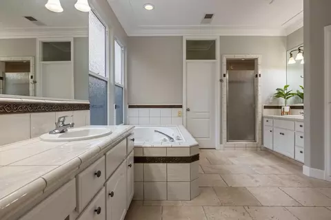 Bath - 2067 Robin Hood Ln, Merced, CA 95340 photo 7 of 7