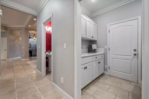 Entry Way - 2067 Robin Hood Ln, Merced, CA 95340 photo 9 of 13