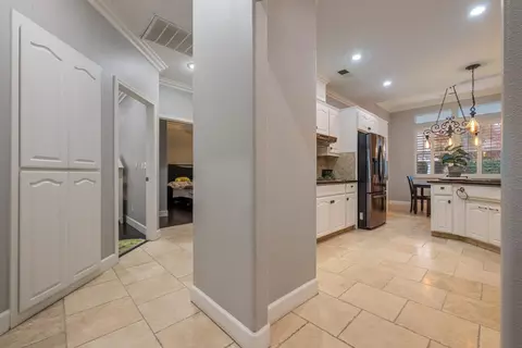 Entry Way - 2067 Robin Hood Ln, Merced, CA 95340 photo 10 of 13
