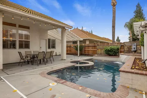 Exterior - 2067 Robin Hood Ln, Merced, CA 95340 photo 5 of 8