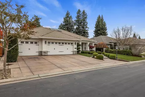 Exterior - 2067 Robin Hood Ln, Merced, CA 95340 photo 3 of 8