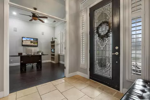Entry Way - 2067 Robin Hood Ln, Merced, CA 95340 photo 3 of 13