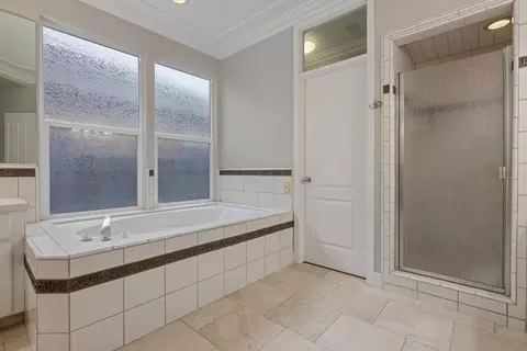 Bath - 2067 Robin Hood Ln, Merced, CA 95340 photo 4 of 7
