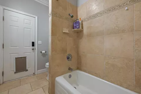 Bath - 2067 Robin Hood Ln, Merced, CA 95340 photo 3 of 7