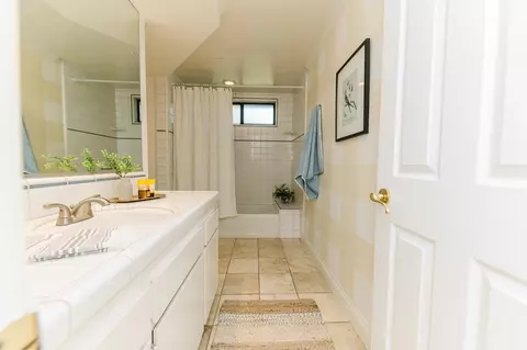 Bath - 7530 Rasmussen Rd, Loomis, CA 95650 photo 6 of 7