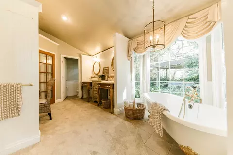 Bath - 7530 Rasmussen Rd, Loomis, CA 95650 photo 7 of 7
