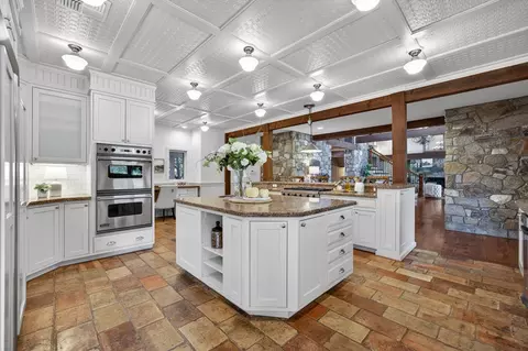 Kitchen - 16096 Perimeter Rd, Grass Valley, CA 95949 photo 6 of 8